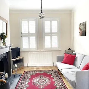 Lodge Riverside - Quaint Victorian By The River, York